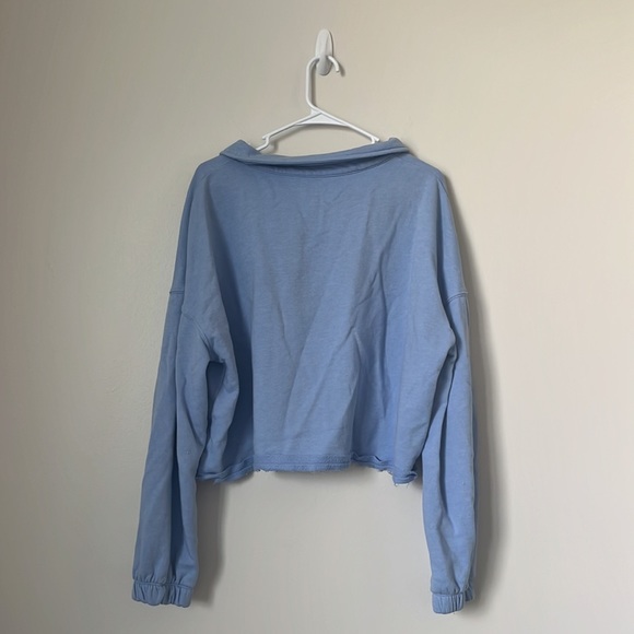 Cropped Blue Collared sweatshirt! - Picture 2 of 3